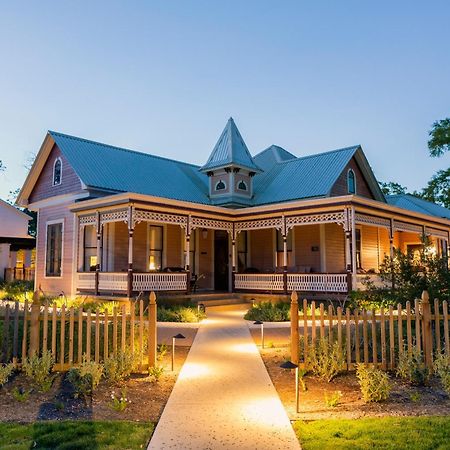 The Menagerie Bed & Breakfast Fredericksburg Exterior photo