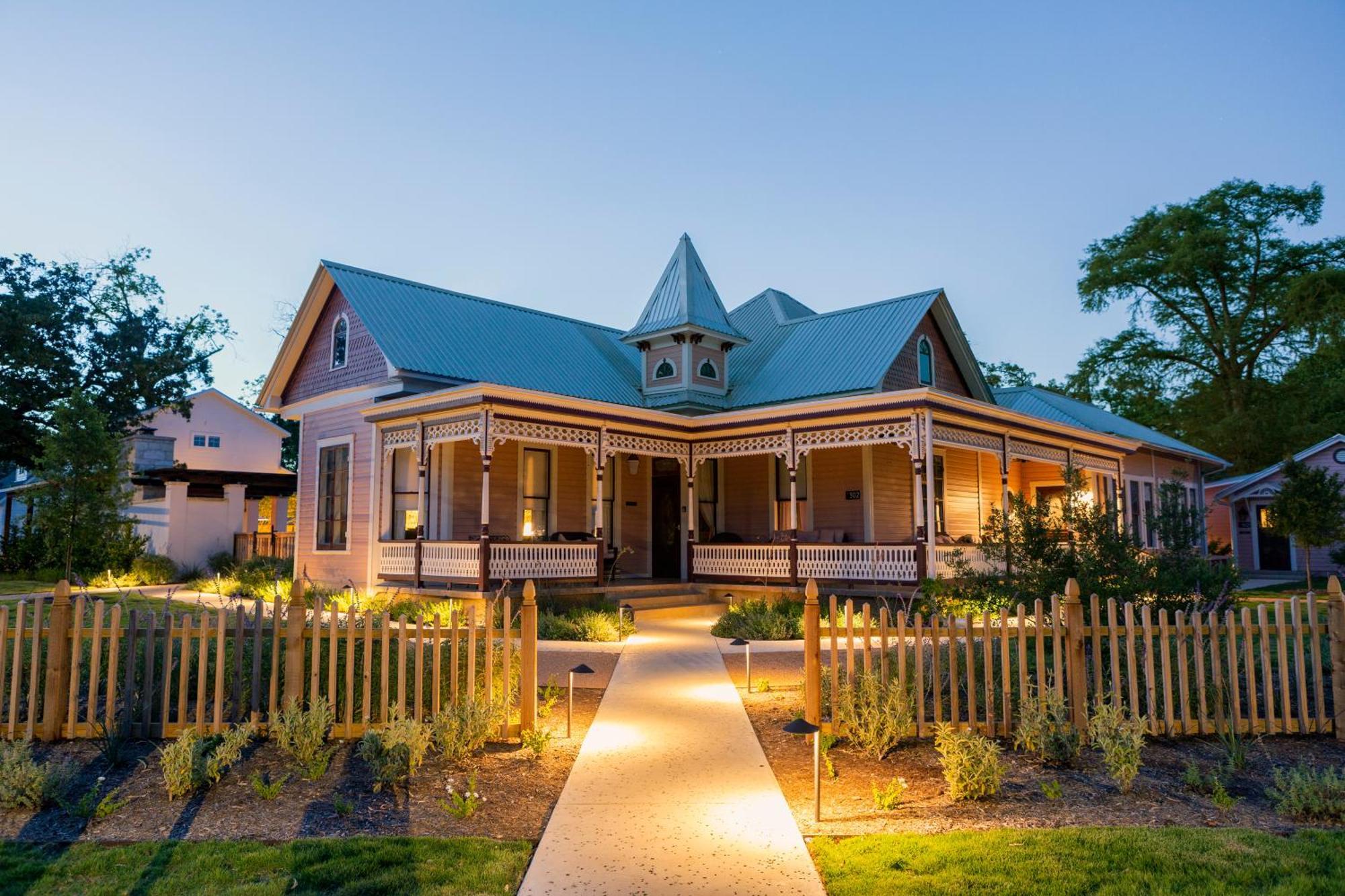 The Menagerie Bed & Breakfast Fredericksburg Exterior photo